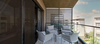 Madinaty Modern 3BR with Garden Views