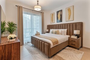 Deluxe-íbúð - 1 svefnherbergi - útsýni yfir skipaskurð | Sérhannaðar innréttingar, sérvalin húsgögn, skrifborð