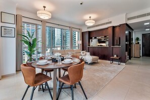 Deluxe-íbúð - 1 svefnherbergi - útsýni yfir skipaskurð | Borðstofa