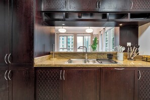 Deluxe Apartment, 1 Bedroom, Canal View | Private kitchen | Fridge, microwave, oven, stovetop