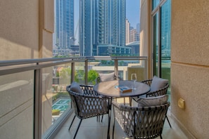 Apartamento elite, 1 quarto, sacada, vista para a cidade | Sacada