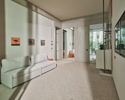 Ropa de cama de alta calidad y minibar 
