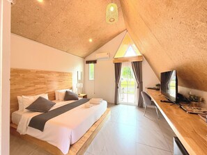 Resort A Fame Room | Desk, rollaway beds, free WiFi, bed sheets