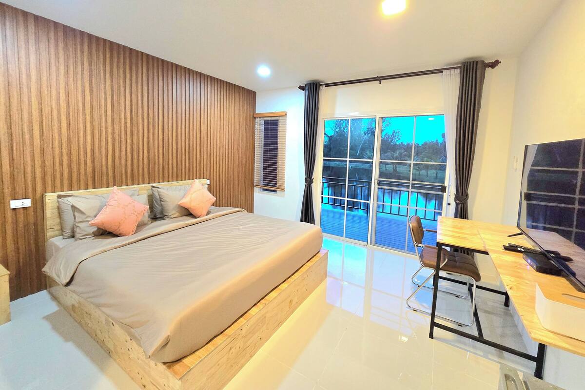 Garden Room | Desk, WiFi (free), bed sheets