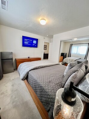 3 bedrooms, desk, iron/ironing board, free WiFi