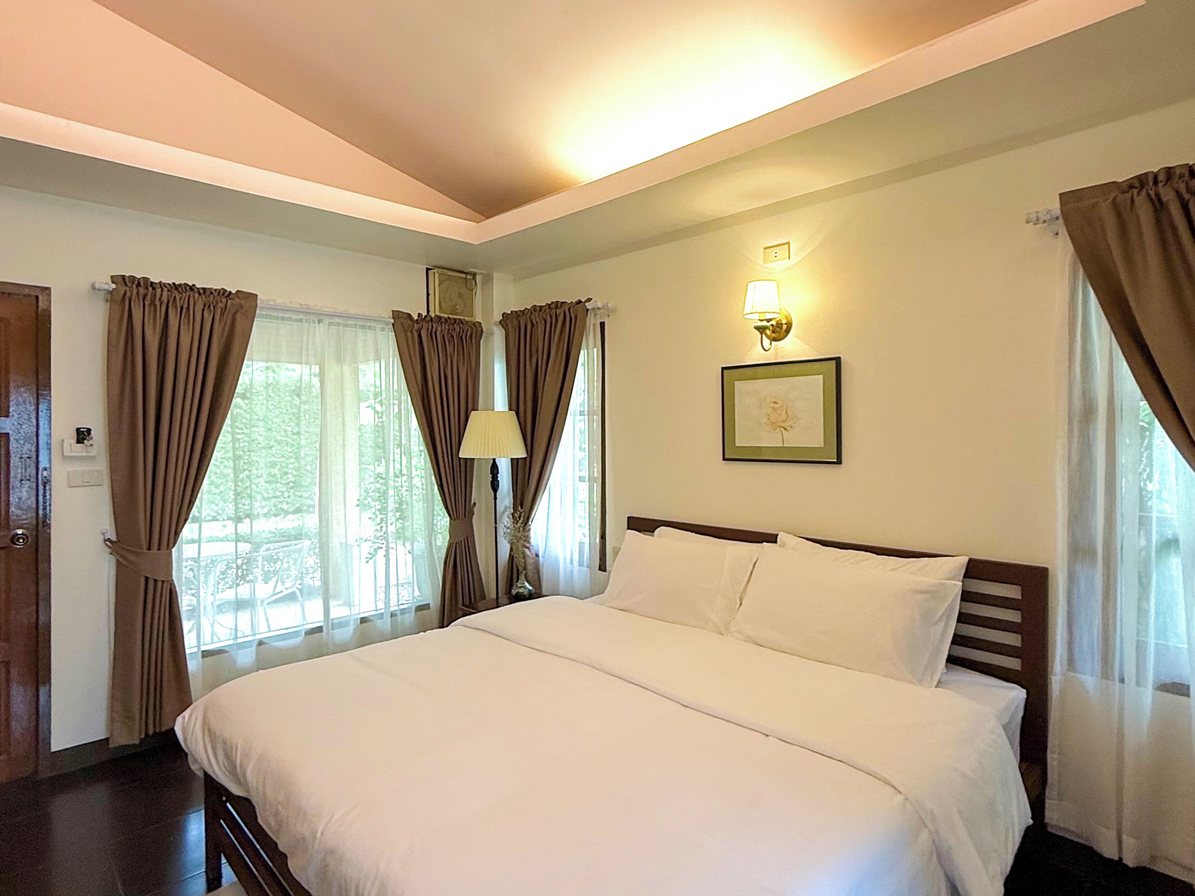 Standard Double | Desk, free WiFi