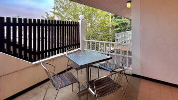 Private Room with Share Bathroom | Desk, free WiFi