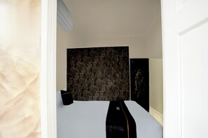 Standard Double Room | Free WiFi, bed sheets - Hotel O Omah Bratan (Malang)
