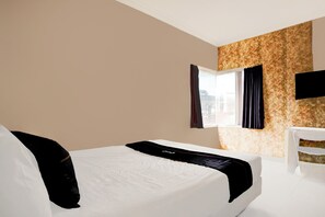 Deluxe Double Room | Free WiFi, bed sheets - Hotel O Omah Bratan (Malang)