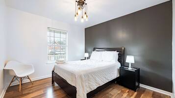 3 bedrooms, iron/ironing board, WiFi, bed sheets