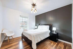 3 quartos, ferros/tábuas de passar roupa, Wi-Fi, roupa de cama