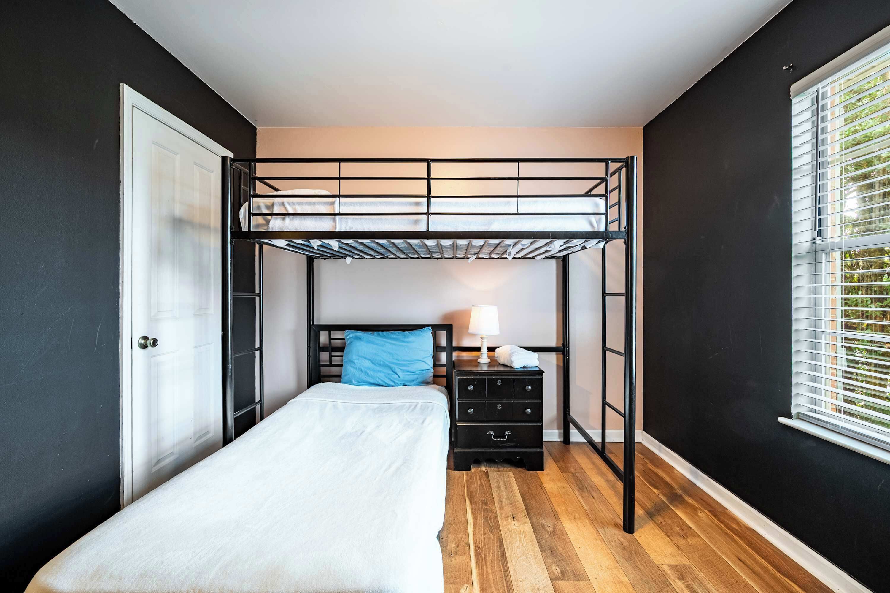 3 chambres, fer et planche à repasser, Wi-Fi, draps fournis