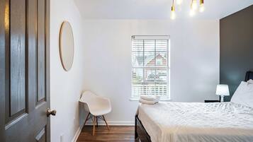 3 habitaciones, tabla de planchar con plancha, wifi y ropa de cama