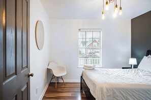 3 habitaciones, tabla de planchar con plancha, wifi y ropa de cama 