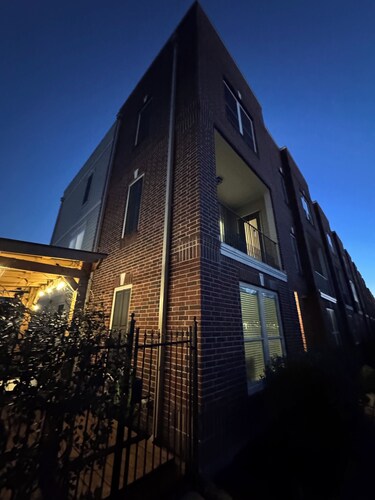 Lovely Downtown 4 story condo