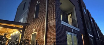 Lovely Downtown 4 story condo