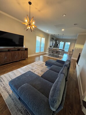 Smart TV, video games, stereo, printers - Lovely Downtown 4 story condo (Houston)