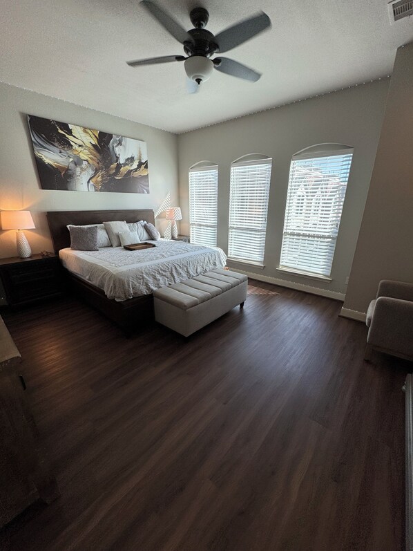 3 bedrooms, desk, iron/ironing board, free WiFi