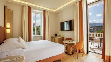 Superior Room, 1 King Bed, Terrace