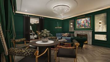 Suite de lujo, patio | Ropa de cama de alta calidad, edredón y minibar