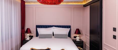 Hochwertige Bettwaren, Daunenbettdecken, Minibar, Zimmersafe