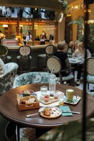 Daily cooked-to-order breakfast (EUR 20 per person)