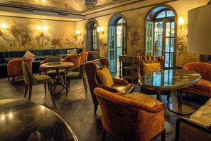 Lobby sitting area - Wonder Budapest (Budapest)