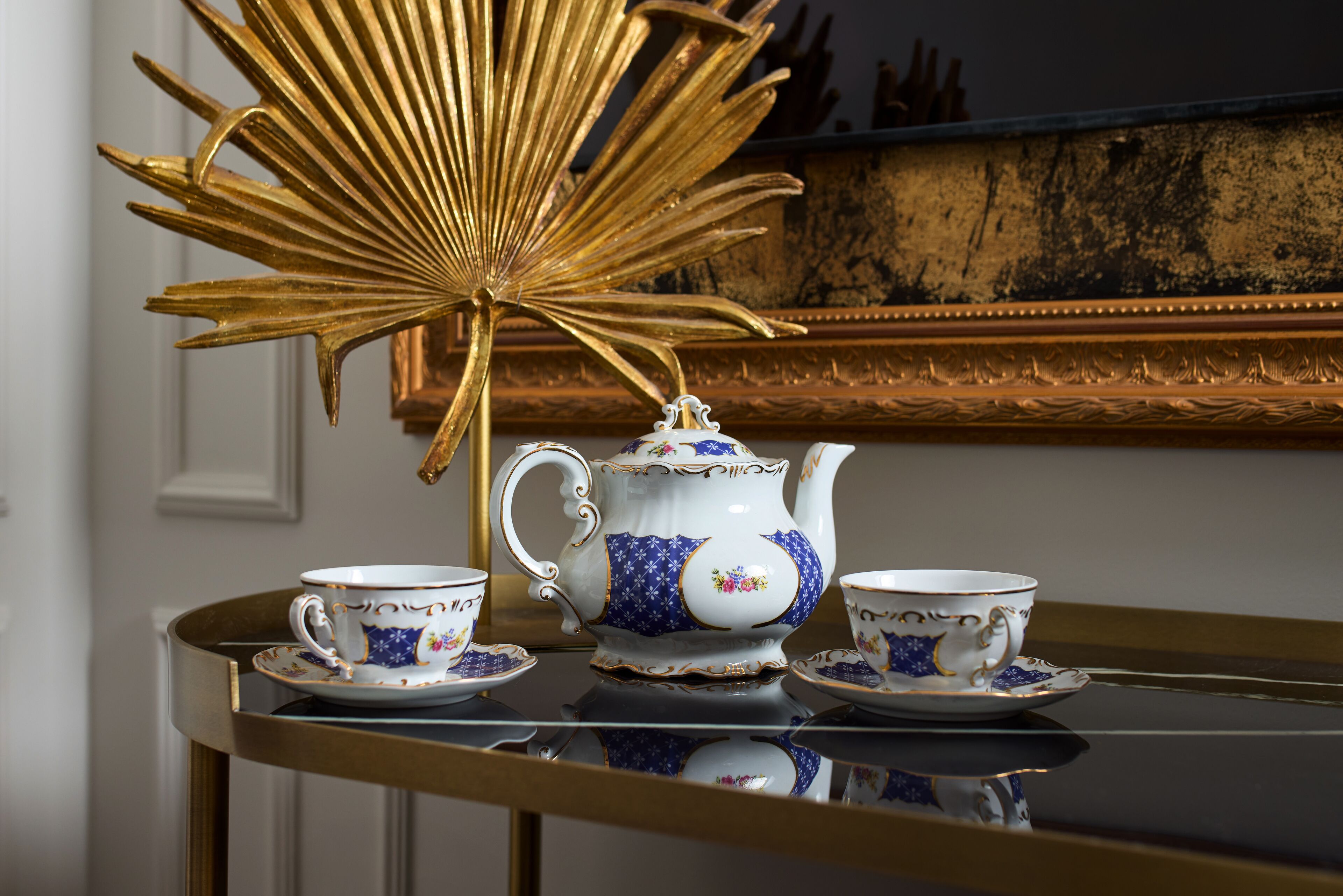 Premium bedding, down comforters, minibar, in-room safe