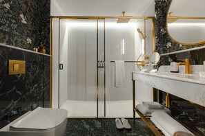 Free toiletries, hair dryer, bathrobes, slippers - Wonder Budapest (Budapest)