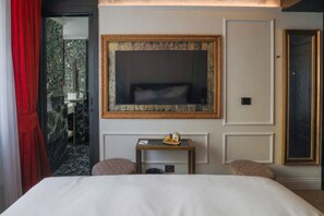 Comfort Double Room | Premium bedding, down comforters, minibar, in-room safe - Wonder Budapest (Budapest)