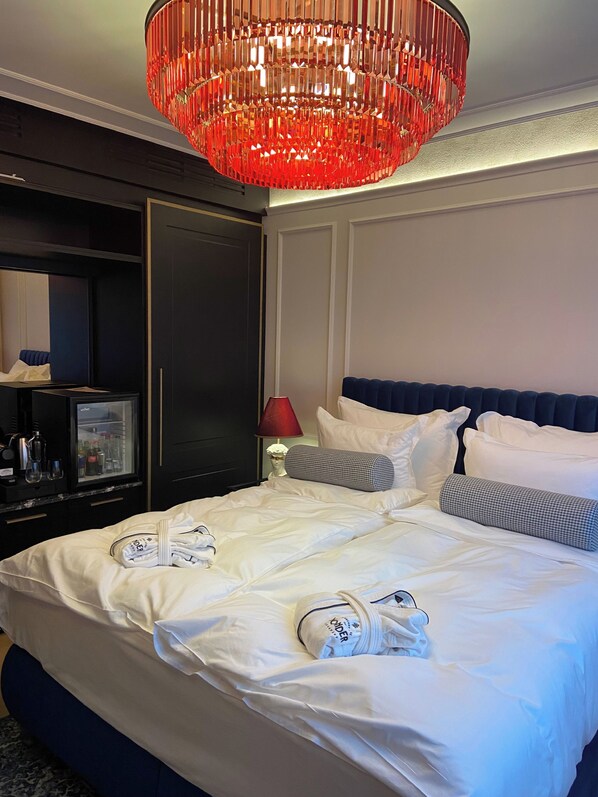 Comfort Tek Büyük Yataklı Oda | Kaliteli yatak takımı, kuştüyü yorgan, minibar, odada kasa 