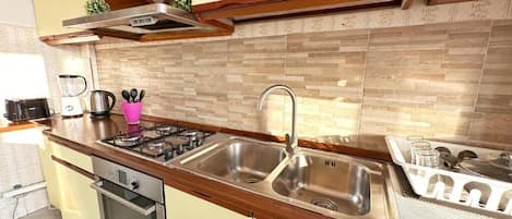 Microonde, forno, piano cottura, lavastoviglie