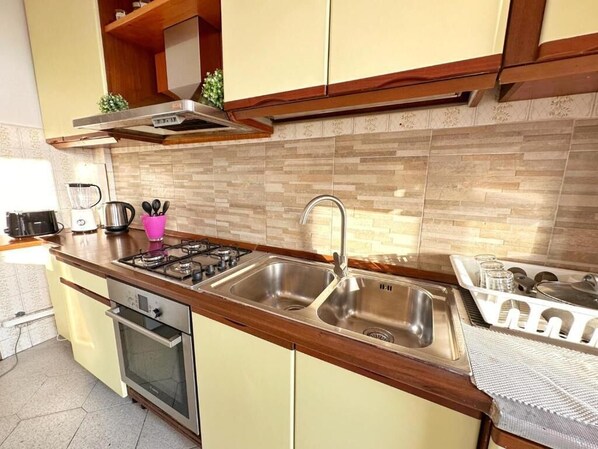 Microwave, oven, stovetop, dishwasher