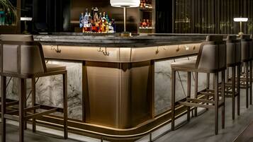 3 bares o lounges, bar en la azotea, lounge en el lobby