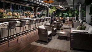 3 barer/lounger, takterrassebar og lobbylounge