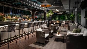 3 bar/lounge, bar di atap dan lounge lobi