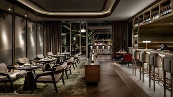 3 barer/lounger, bar på tagterrassen, lounge i lobbyen