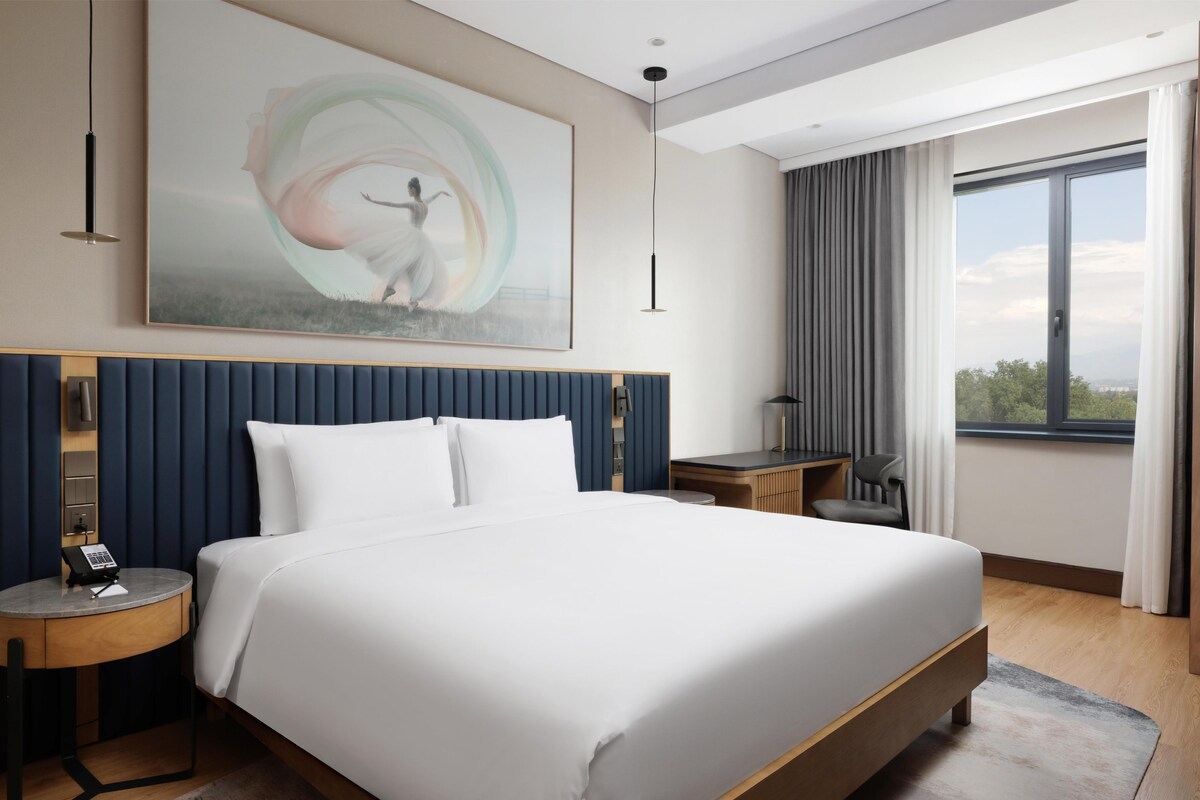 Suite – premium, 1 soverom | Sengetøy av topp kvalitet, dundyner, minibar og safe på rommet