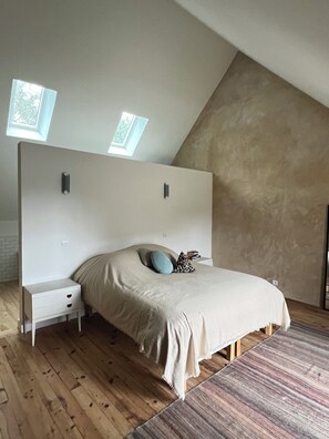 4 bedrooms, WiFi, bed sheets