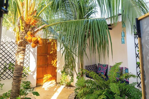 Dhow House: Swahili-Inspired Holiday House w/Rooftop & Garden Views