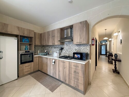 Traditional Maltese 3BD Apartment