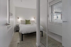 1 habitación, tabla de planchar con plancha, wifi y ropa de cama