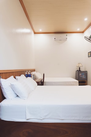 Premium bedding, down comforters, memory foam beds, minibar - Tam Coc Mango Homestay (Hoa Lu)