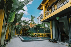 บริเวณภายนอก