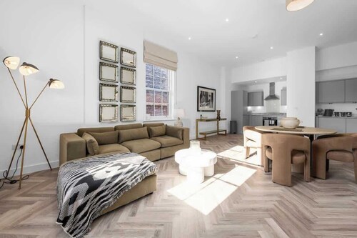 NEW Altrincham flat free parking by City SuperHost