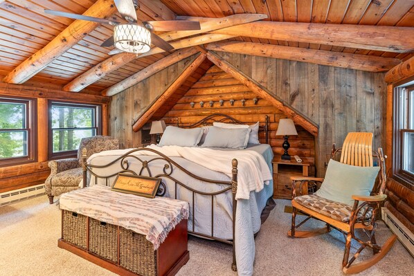 4 bedrooms, desk, WiFi, bed sheets