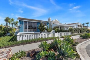 Exterior - Driftwood By The Sea - 2 minute walk to the beach! (Del Mar)