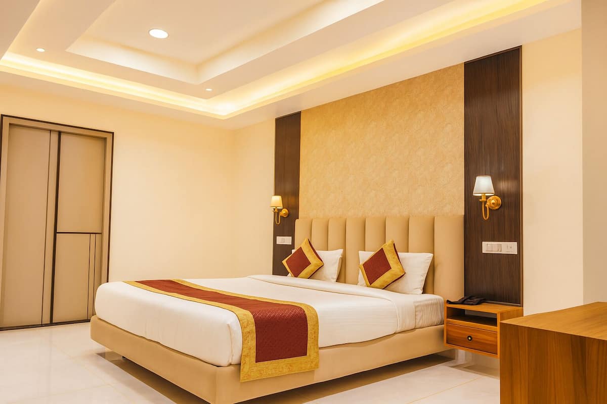 Habitación estándar | Ropa de cama de alta calidad y tabla de planchar con plancha