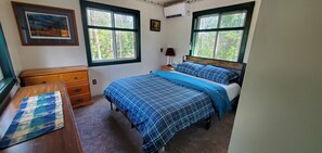 3 bedrooms, desk, iron/ironing board, WiFi - North of the tension line (Grayling)