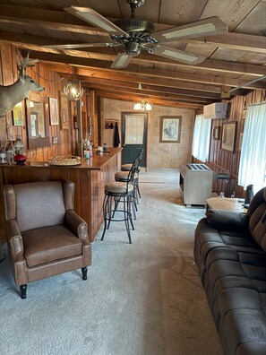 TV, books - North of the tension line (Grayling)